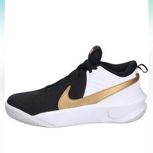 NIKE Unisex Youth 4 Kids Team Hustle D 10 Flyease Basketball Sneaker Black Gold